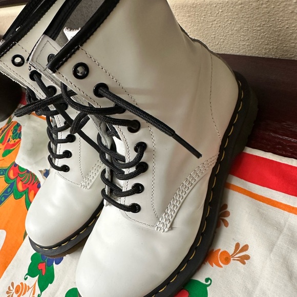 Doc Martens white in LADIES 8. only used 3 times, see photos close to new. - Picture 2 of 14